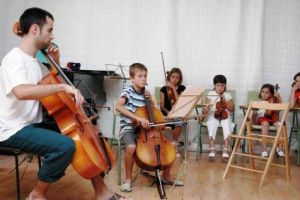 Ensenyament retalla un 50% l'ajuda a les escoles de música